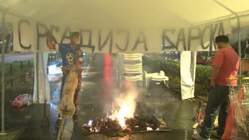 Vatra zapaljena na Bulevaru Svetog Petra cetinjskog oktobra 2015.godine od strane obožavalaca Rusije, tinja do požara tokom turističke sezone, leta 2017.