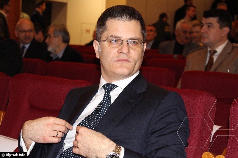 In anticipation of the epilogue: Vuk Jeremic, in fear that one of his arrested associates does not speak and disclose the entire corruption chain whose important link