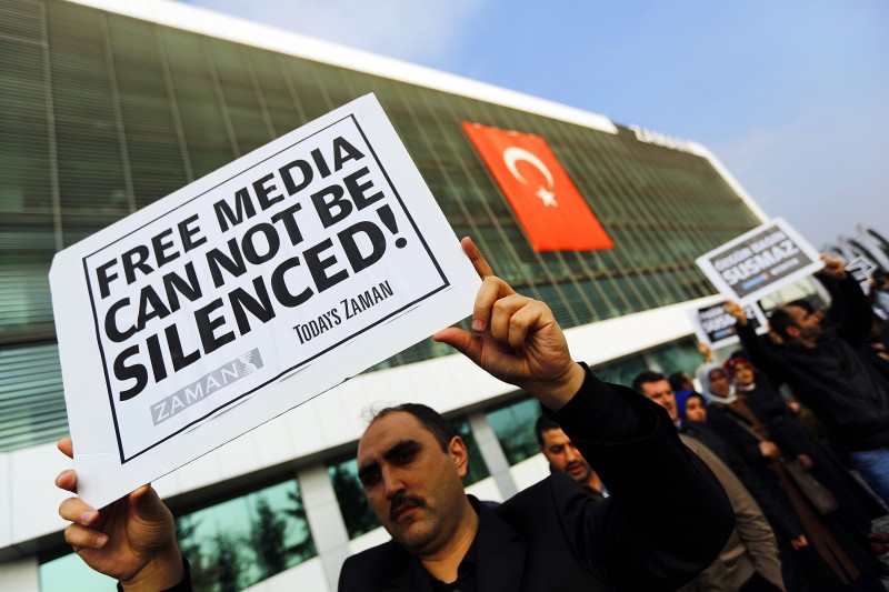 Clear protest message: Free media can not be silenced!