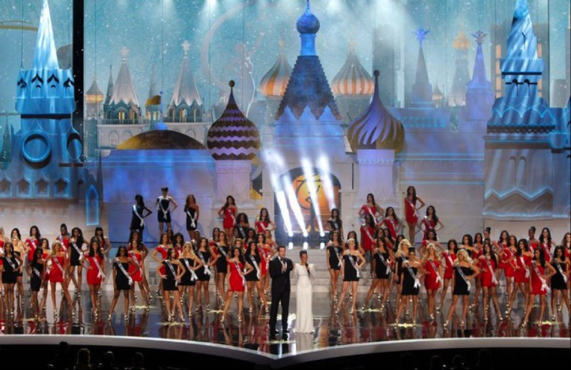 Novemebar 2013, Miss Universe – spektakl na bini Agalarovog Krokus centra sa 7.500 sedišta i Tramp na partiju nakon moskovskog finala za izbor lepotice sveta
