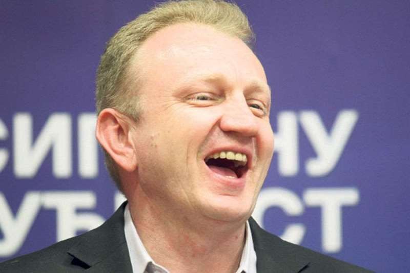 165dragan%20djilas%20osmeh.jpg