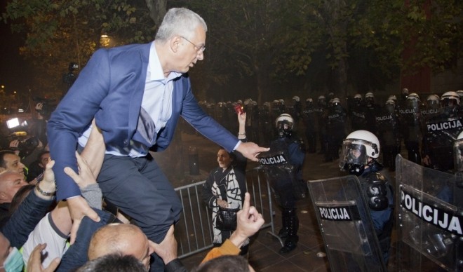 U prvim redovima: Andrija Mandić, lider DF-a, tokom pokušaja nasilnog zauzimanja Skupštine Crne Gore u jesen 2015. godine
