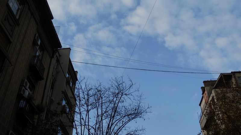 U agresivnoj kampanji za pozicioniranje na tržištu, operater SBB je svoju mrežu kablova postavljao bez ikakvih dozvola što je stvorilo ruglo u urbanim sredinama većih gradova