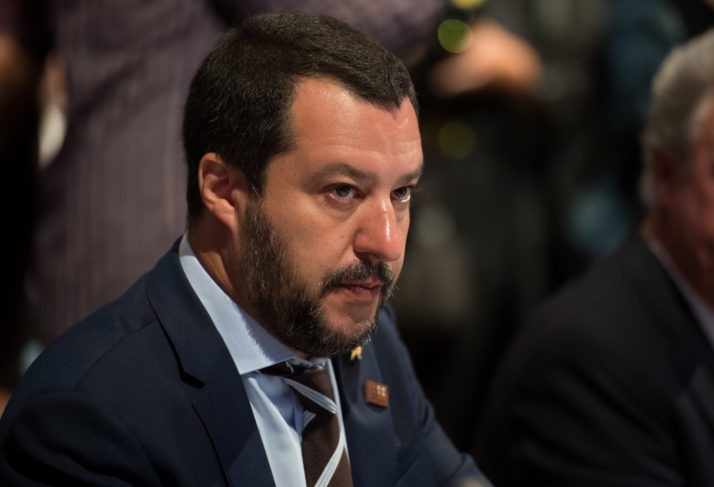 Salvini je najavio da namerava da formira panevrospku mrežu nacionalističkih partija poznatih po ksenofobnom otporu prema migrantima i EU koju doživljavaju kao bastion “kulturološkog marksizma”. Ujedinjena desnica mogla bi da “promeni Evropu”, kaže on.