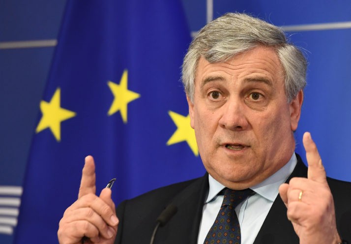 “Veoma sam zabrinut”, izjavljivao je Antonio Tajani, predsednik Evropskog parlamenta i zvaničnik stranke Forca Italija bivšeg premijera Silvija Berluskonija.