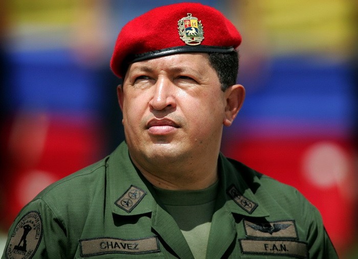 Nazadovanje se pretvorilo u slobodan pad kada je posle Čavesove smrti 2013. vlast preuzeo bivši vozač kamiona i sindikalni lider Maduro. Neefikasna vlast, korupcija i pad cene nafte na svetskom tržištu definitivno su uništili Venecuelu