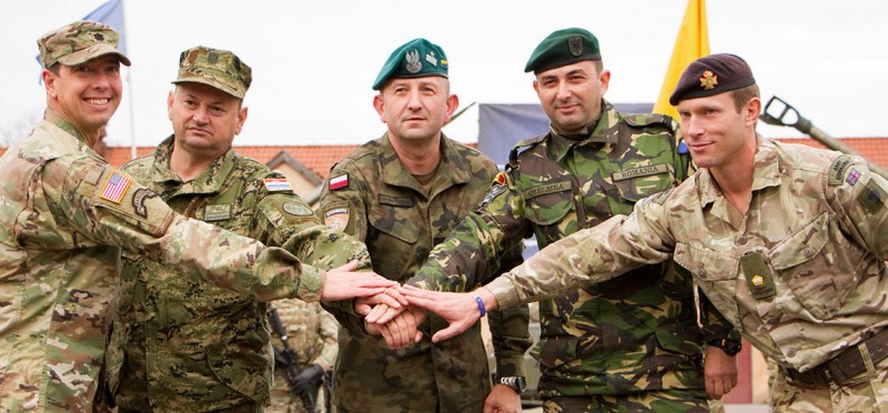 Grupni snimak iz Poljske: Vojnici iz različitih zemalja, na zajedničkom zadatku