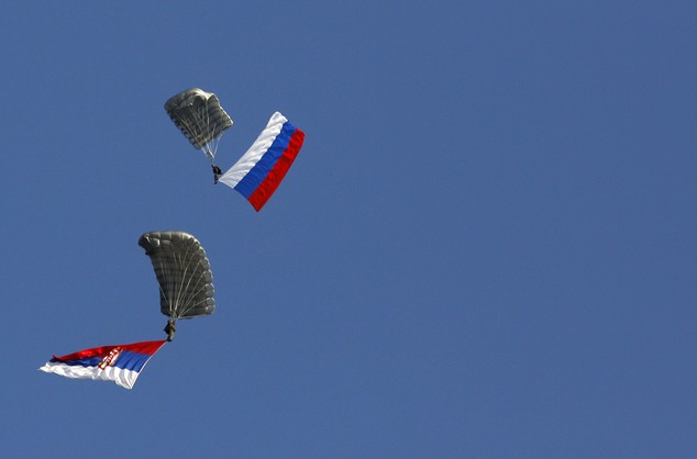 Srpski i ruski vojnici pokazuju svoje vojničke veštine