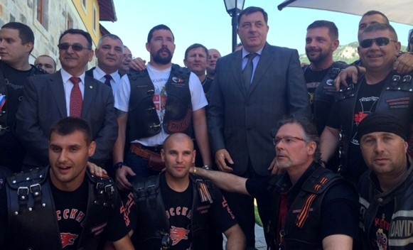 Grupa motociklista članova ruskog udruženja “Noćni vukovi”, čiji je počasni član i predsjednik Ruske Federacije Vladimir Putin sa Dodikom