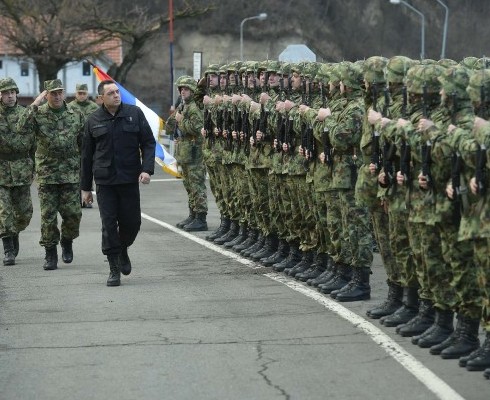 VRAĆANJE OBAVEZNOG SLUŽENJA VOJNOG ROKA STVARNA POTREBA ILI DNEVNA POLITIKA?